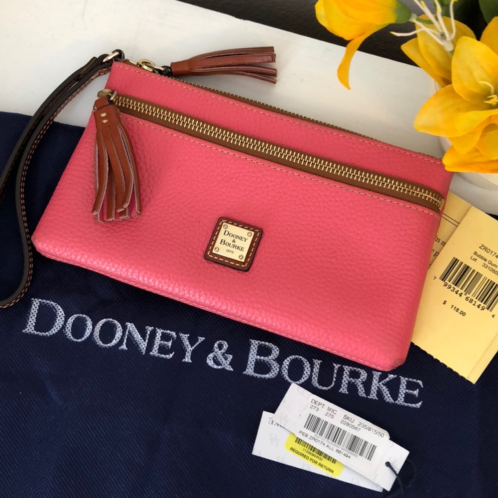 NWT Dooney & Bourke leather wristlet